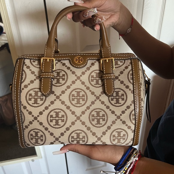 Tory Burch Handbags - Tory Burch barrel bag with matching wallet